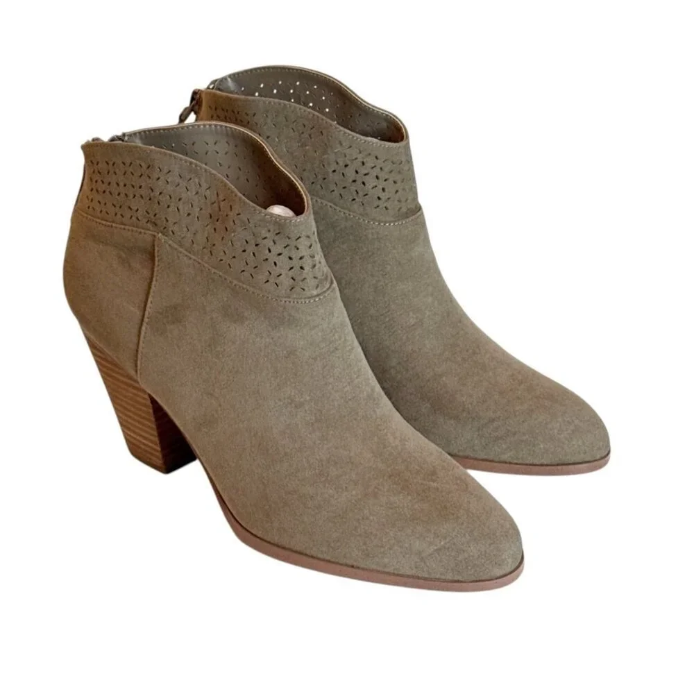 Violet & Red Women's Jackson Lazer Cut Topline Booties Ankle Taupe Size 8.5 NWOB